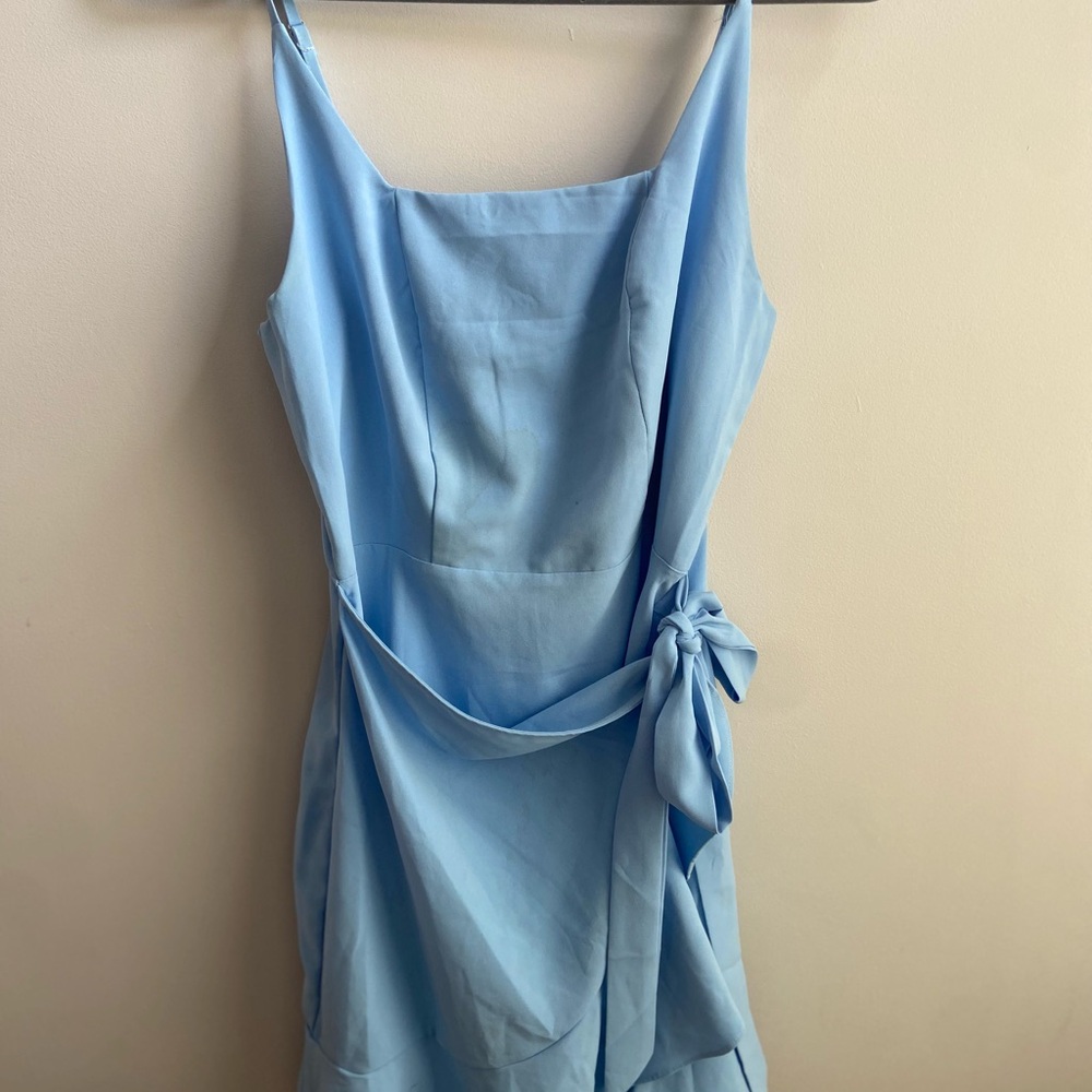 Elegant Light Blue Dress with Bow Detail